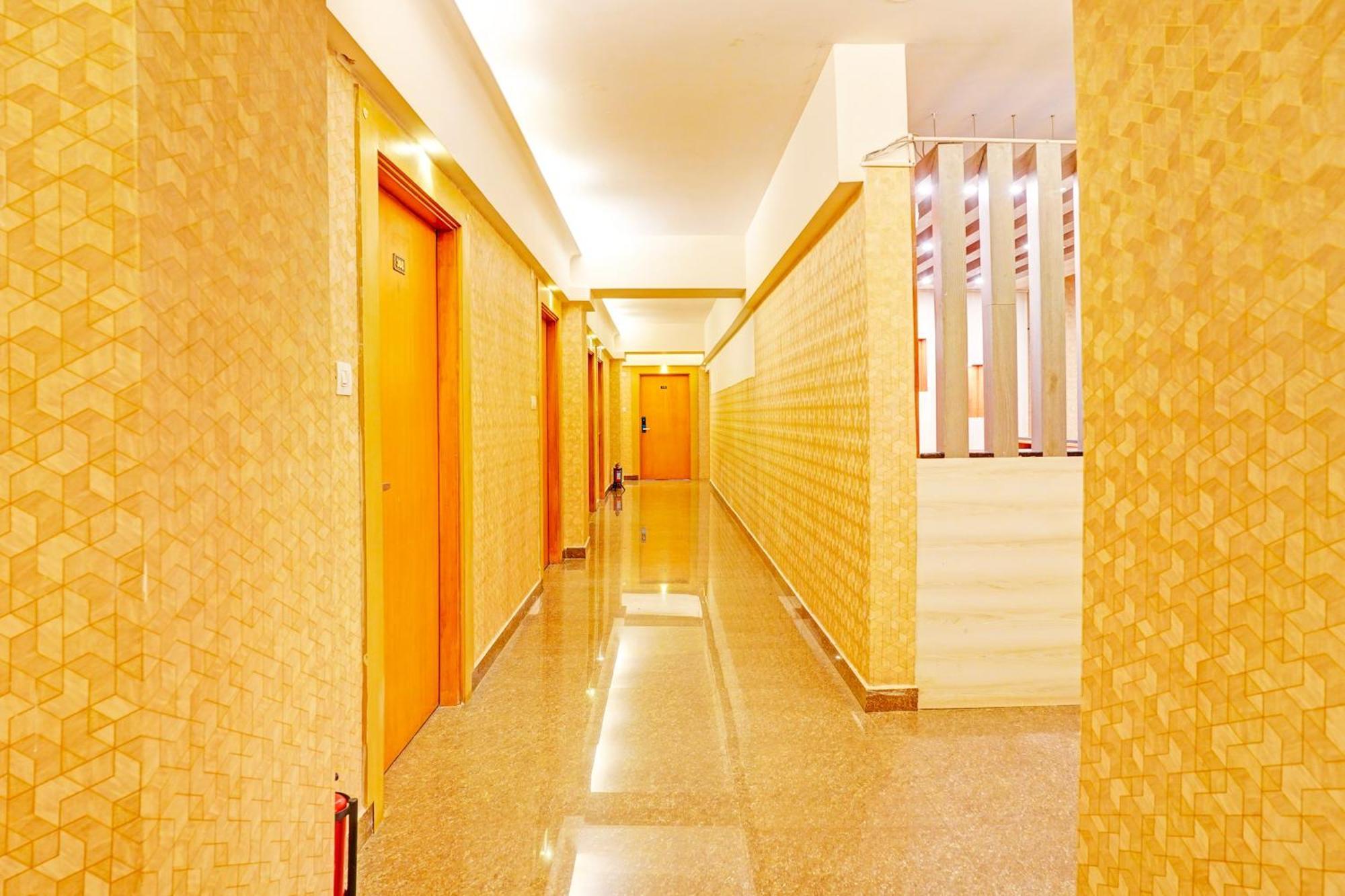 Super Townhouse Oak Electronic City Formerly Hotel Trubell Kammasandra Εξωτερικό φωτογραφία